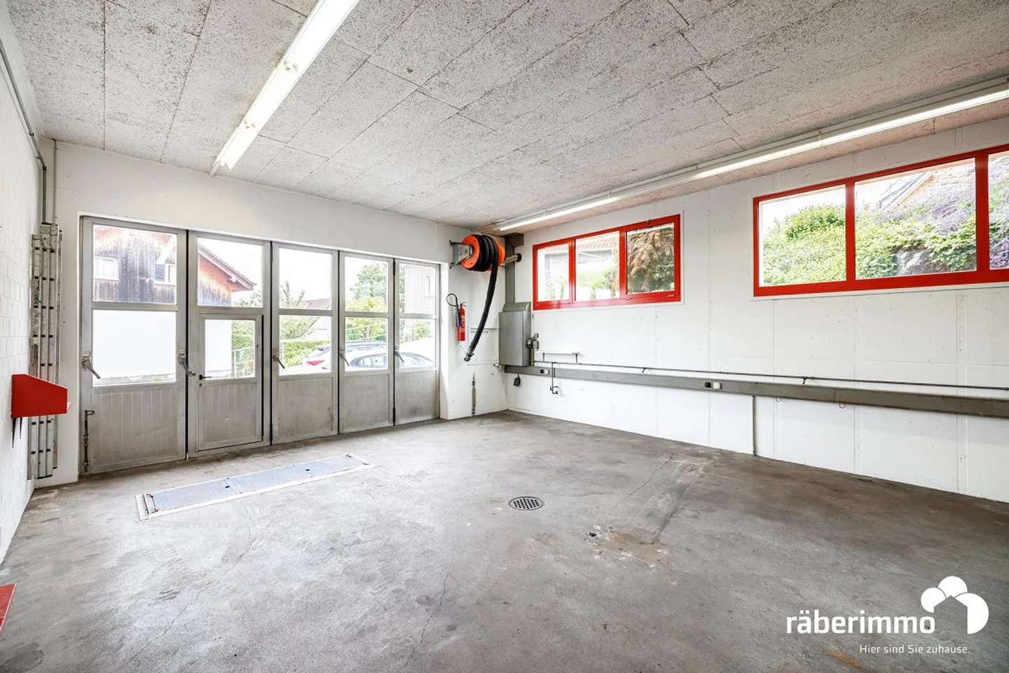 LIVING & WORKING UNDER ONE ROOF - Photo 4 of 16