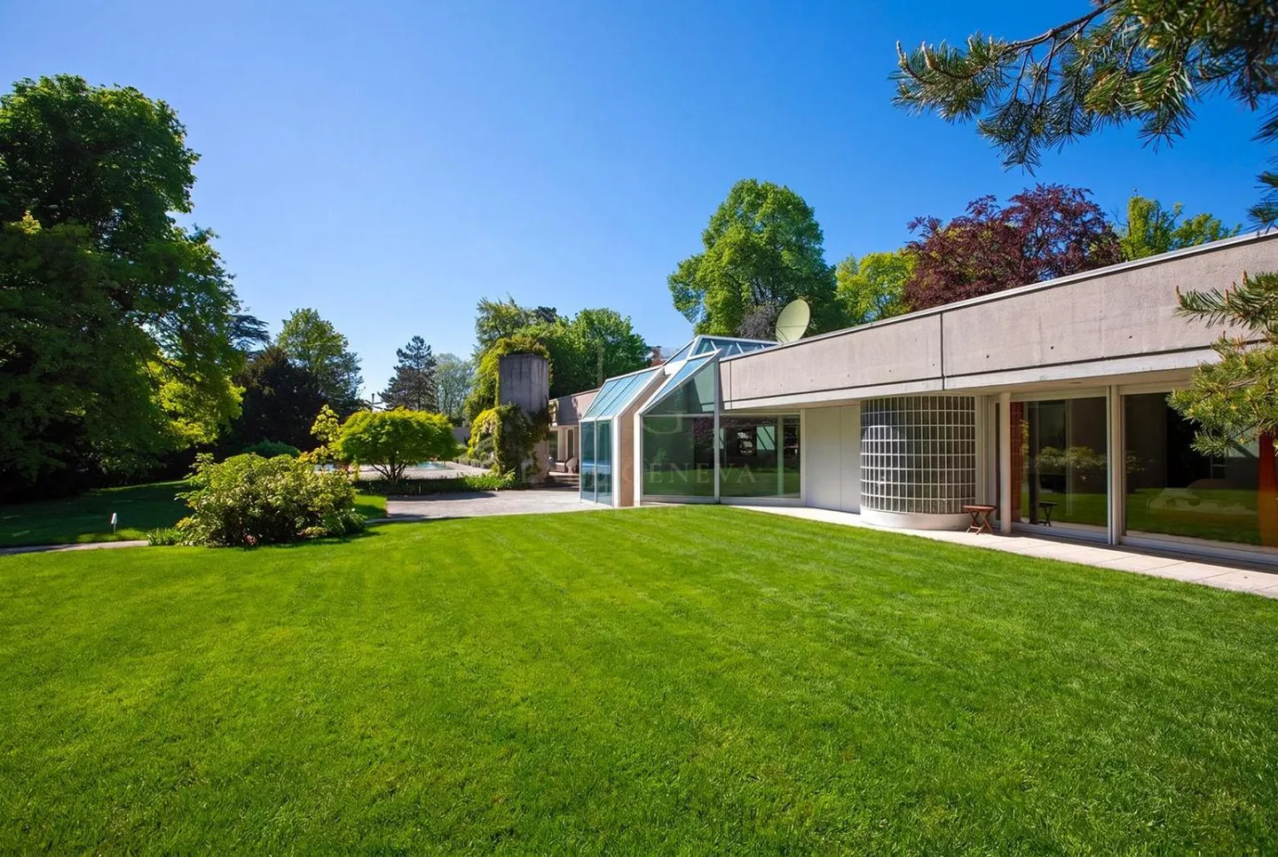 Exclusivité - Maison d'architecte à Cologny - Photo 2 sur 12