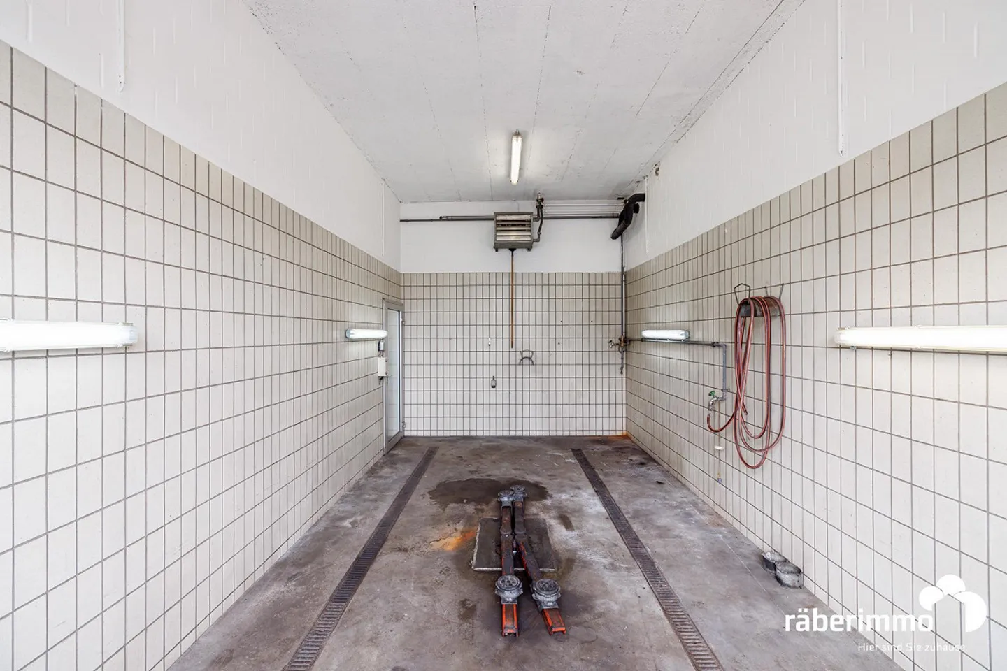 LIVING & WORKING UNDER ONE ROOF - Photo 7 of 16