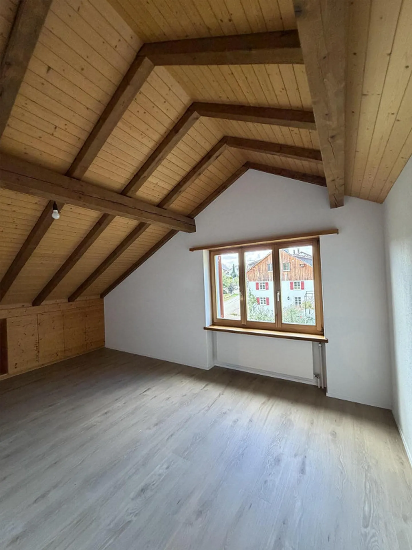 Spacious, bright maisonette apartment - Photo 11 of 13