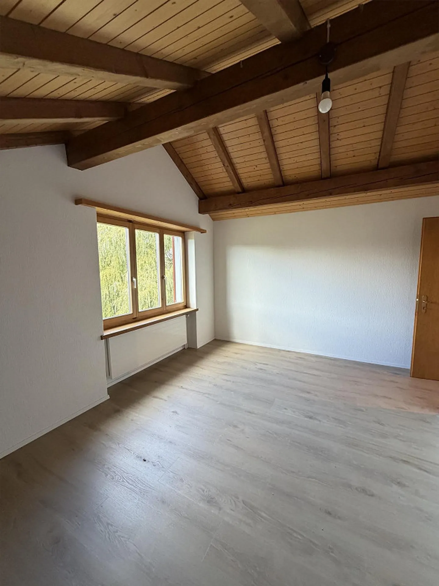 Spacious, bright maisonette apartment - Photo 10 of 13