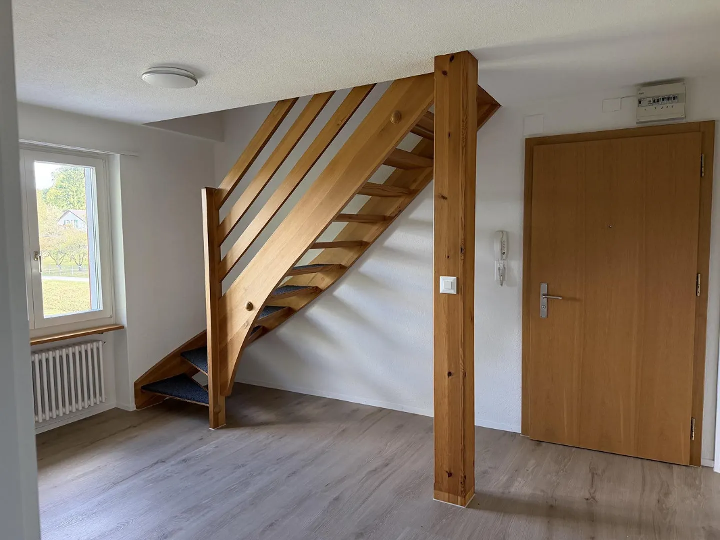 Spacious, bright maisonette apartment - Photo 3 of 13
