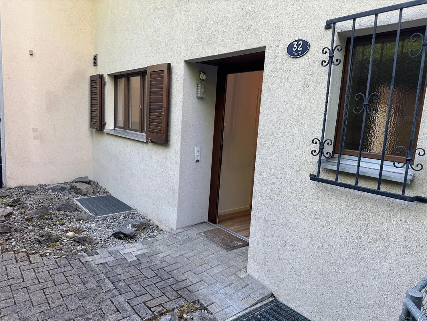 Charmantes Reihenhaus mit Garten - Foto 3 von 13