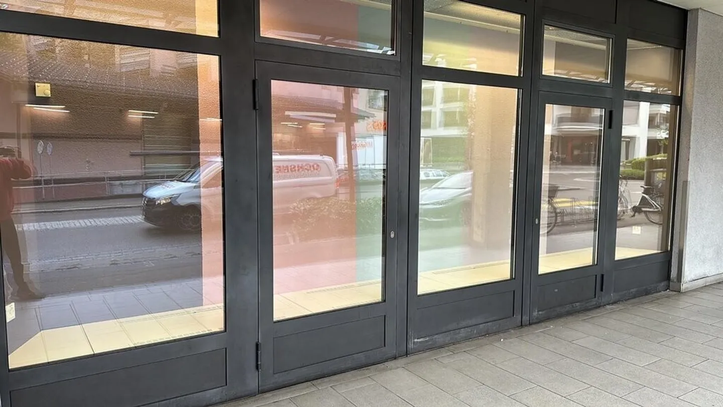 Showcase for rent in Eisenhof Jona - Photo 2 of 2