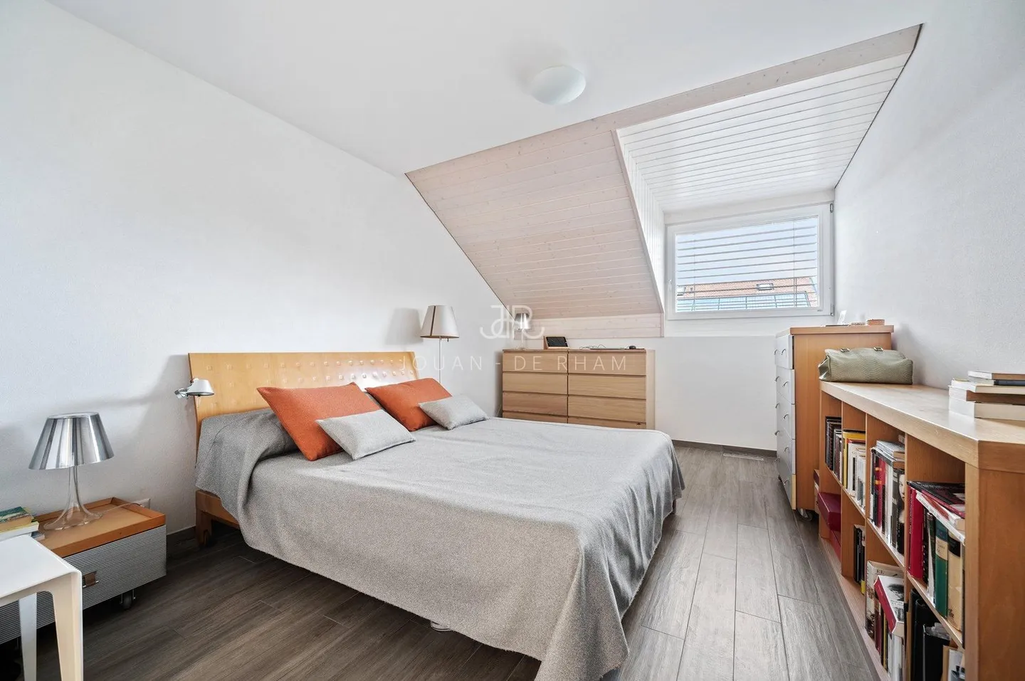 Attique avec 3,5 pièces et grande terrasse - Photo 3 sur 8