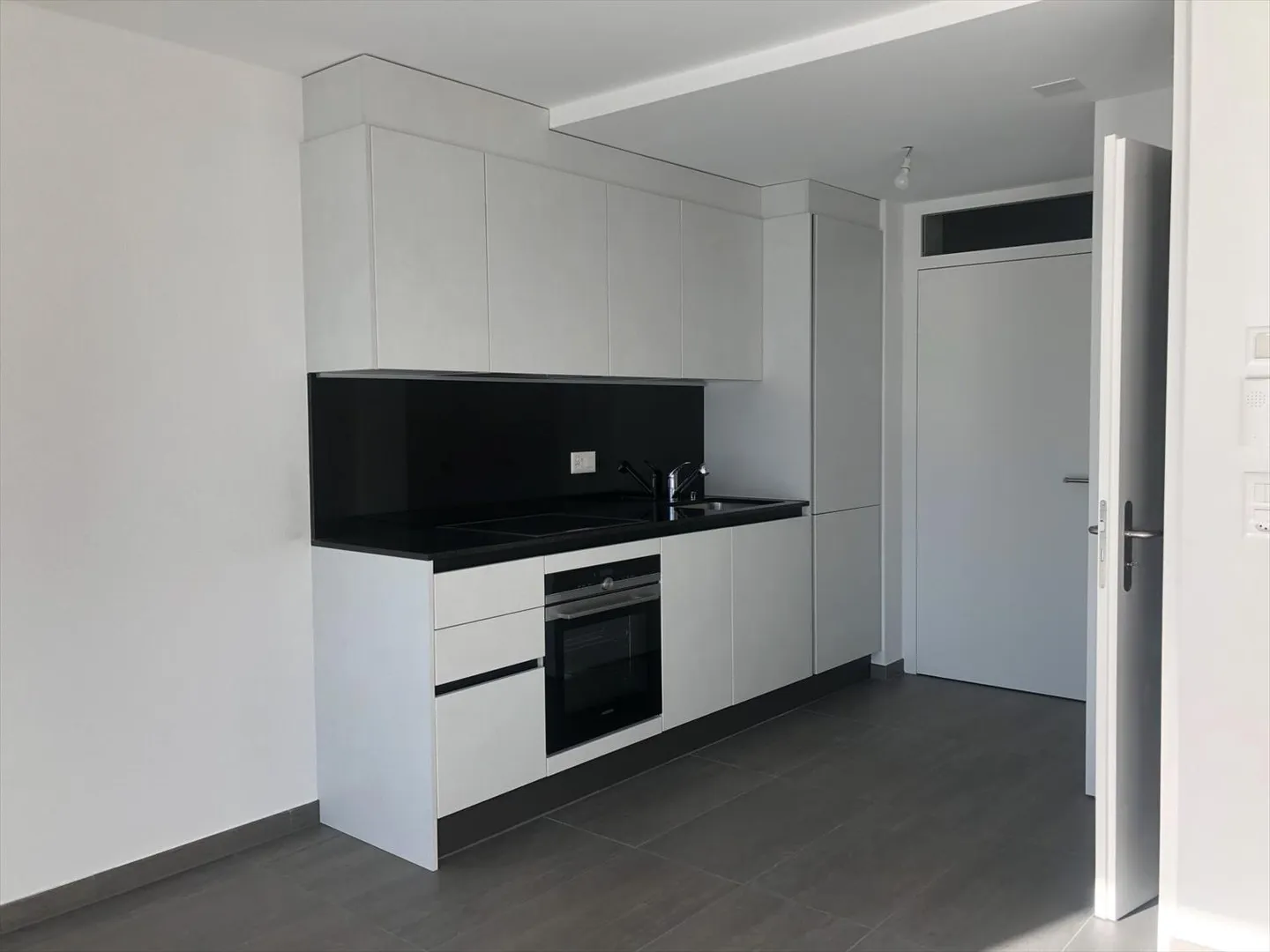 For sale in Fully - Studio with sunny balcony and parking space - Photo 2 of 8