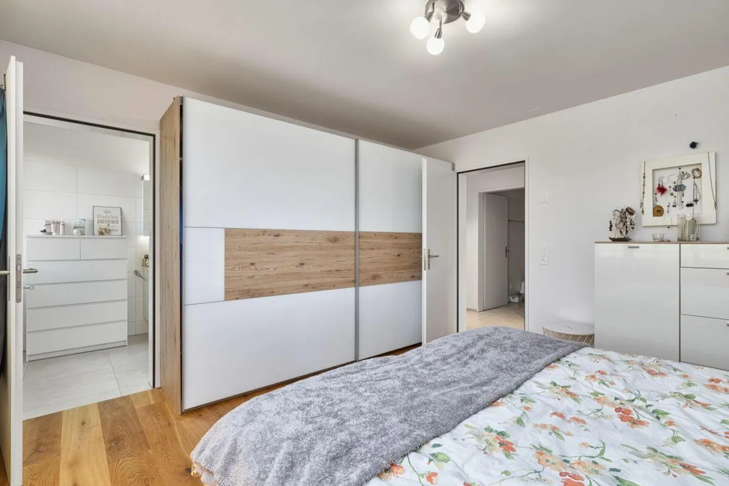 Spacious 3.5-room apartment with a view of greenery - Photo 8 of 16