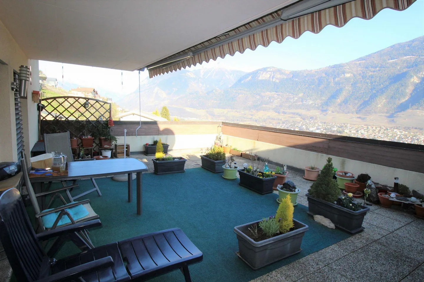 Stunning Apartment with Terrace - Photo 3 of 13