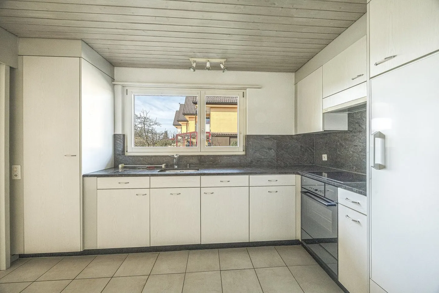 Charming Middle House, Quietly Located with Breathtaking View! - Photo 4 of 13