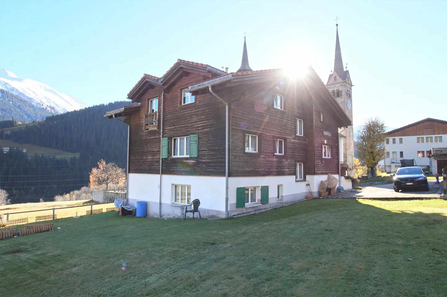 Maison trifamiliale avec grand espace extérieur à Sedrun - Photo 2 sur 27