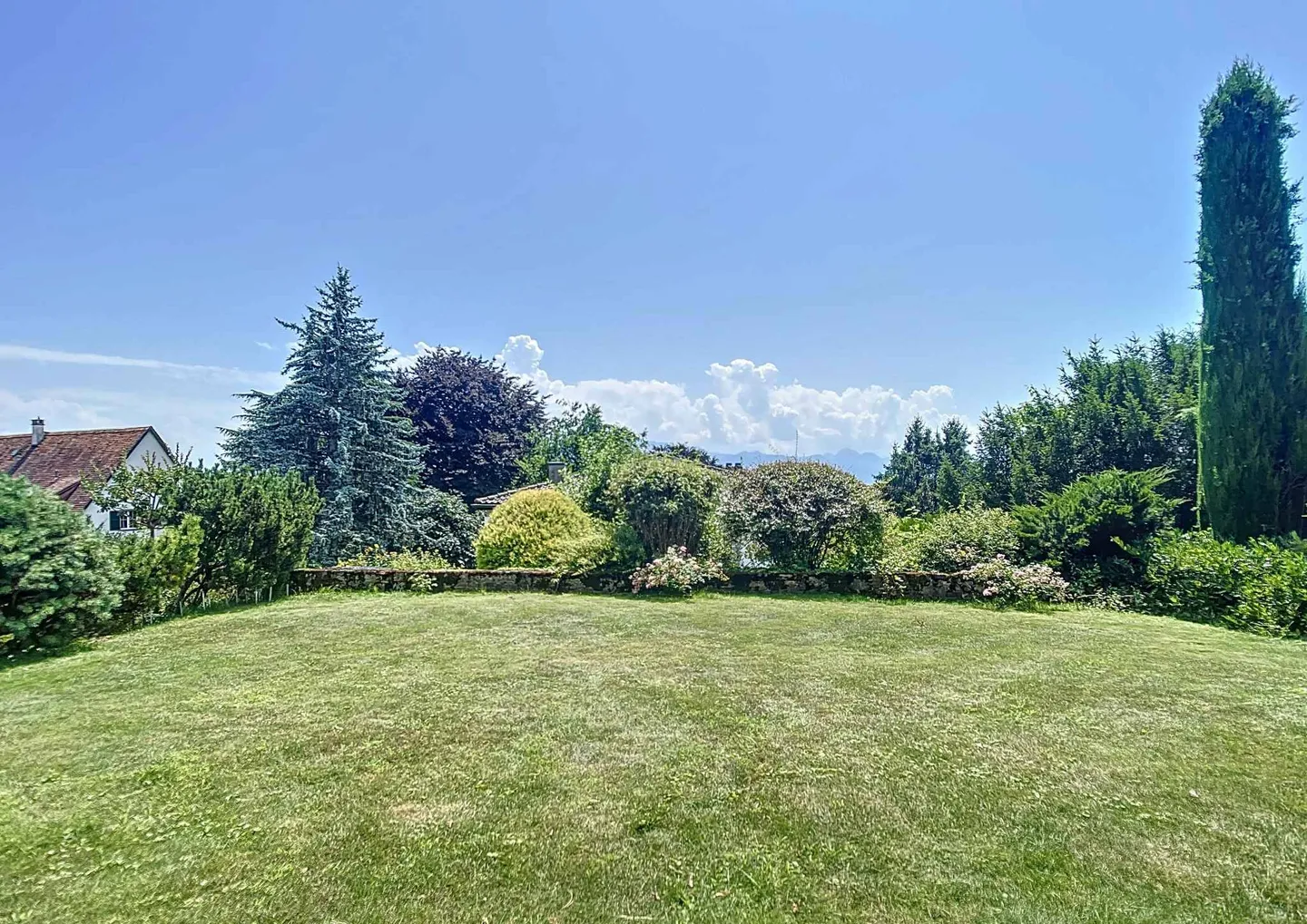 Charming family bungalow with over 400 m² and lake view - Photo 5 of 13