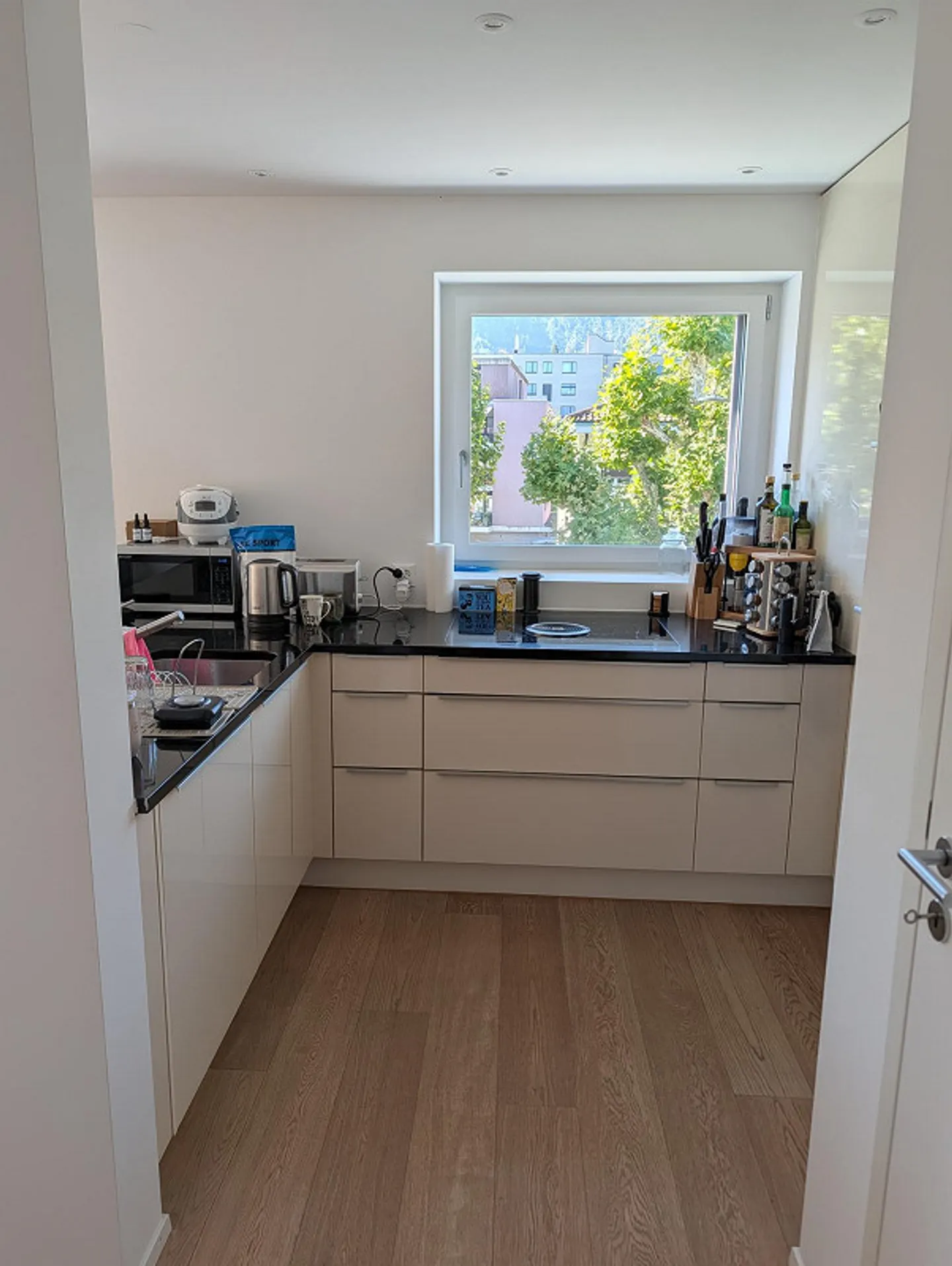 Bright 3.5-room apartment with balcony & own washing tower, near the lake - Photo 3 of 15