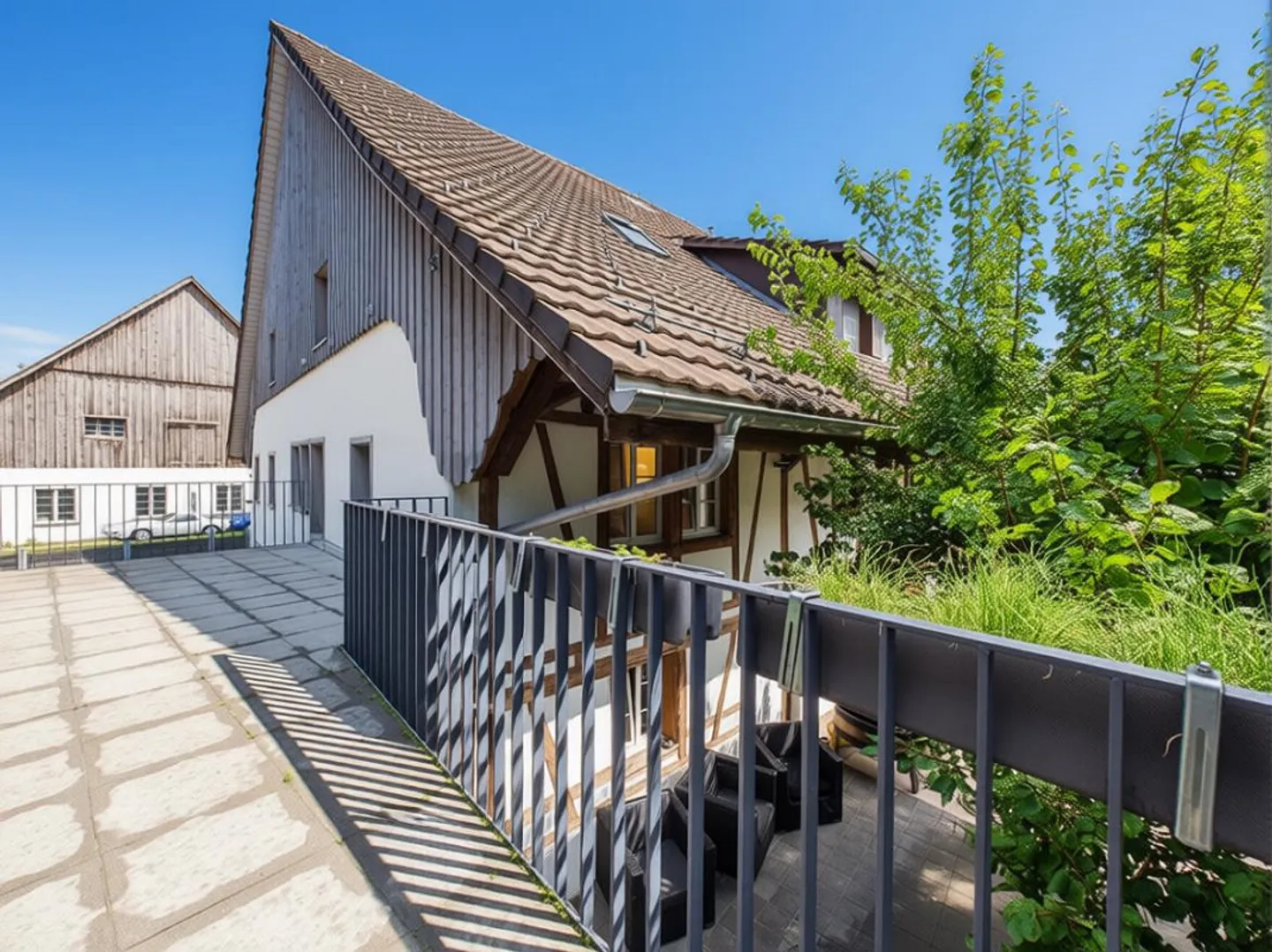 Casa a schiera angolare ristrutturata con ampia terrazza - Foto 1 di 13