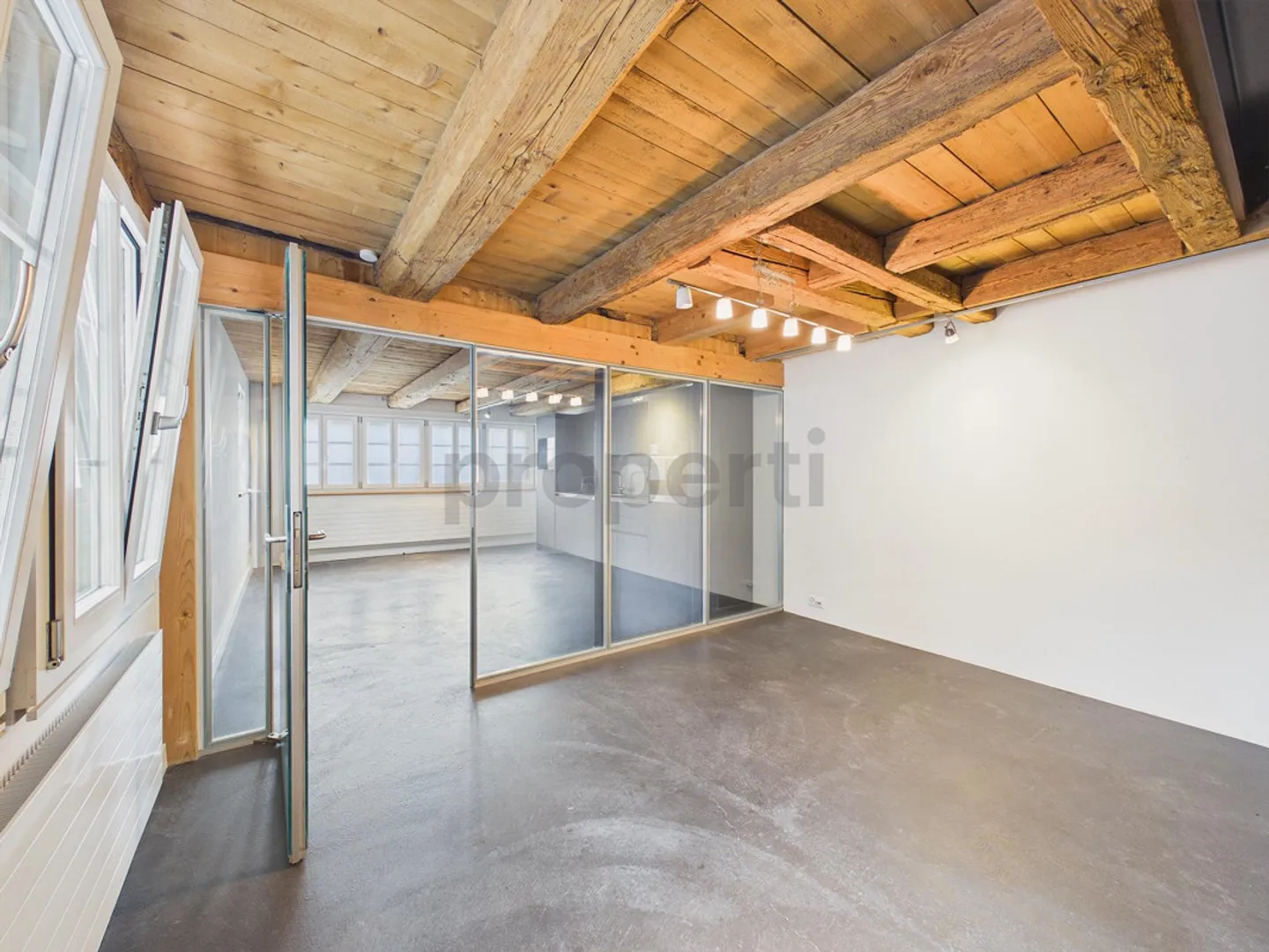 Casa a schiera angolare ristrutturata con ampia terrazza - Foto 6 di 13