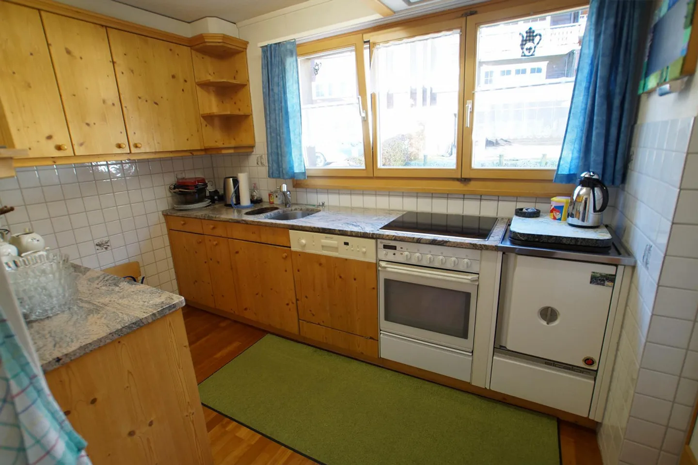 Maison trifamiliale avec grand espace extérieur à Sedrun - Photo 15 sur 27