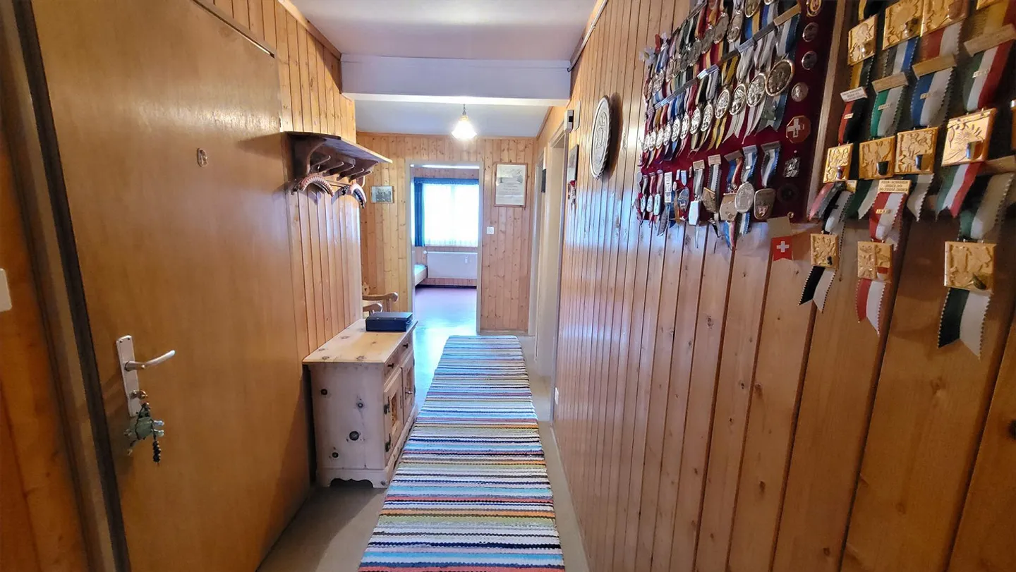 Maison trifamiliale avec grand espace extérieur à Sedrun - Photo 16 sur 27