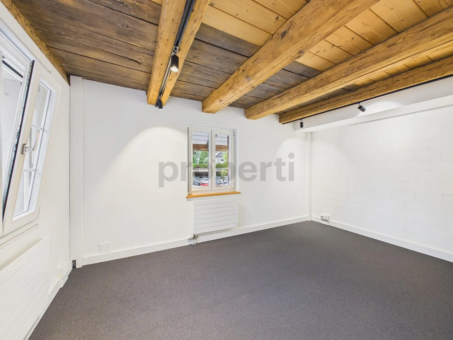 Casa a schiera angolare ristrutturata con ampia terrazza - Foto 7 di 13