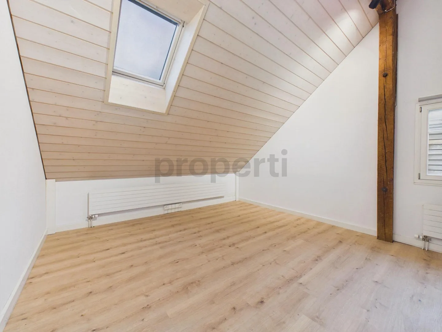 Casa a schiera angolare ristrutturata con ampia terrazza - Foto 9 di 13