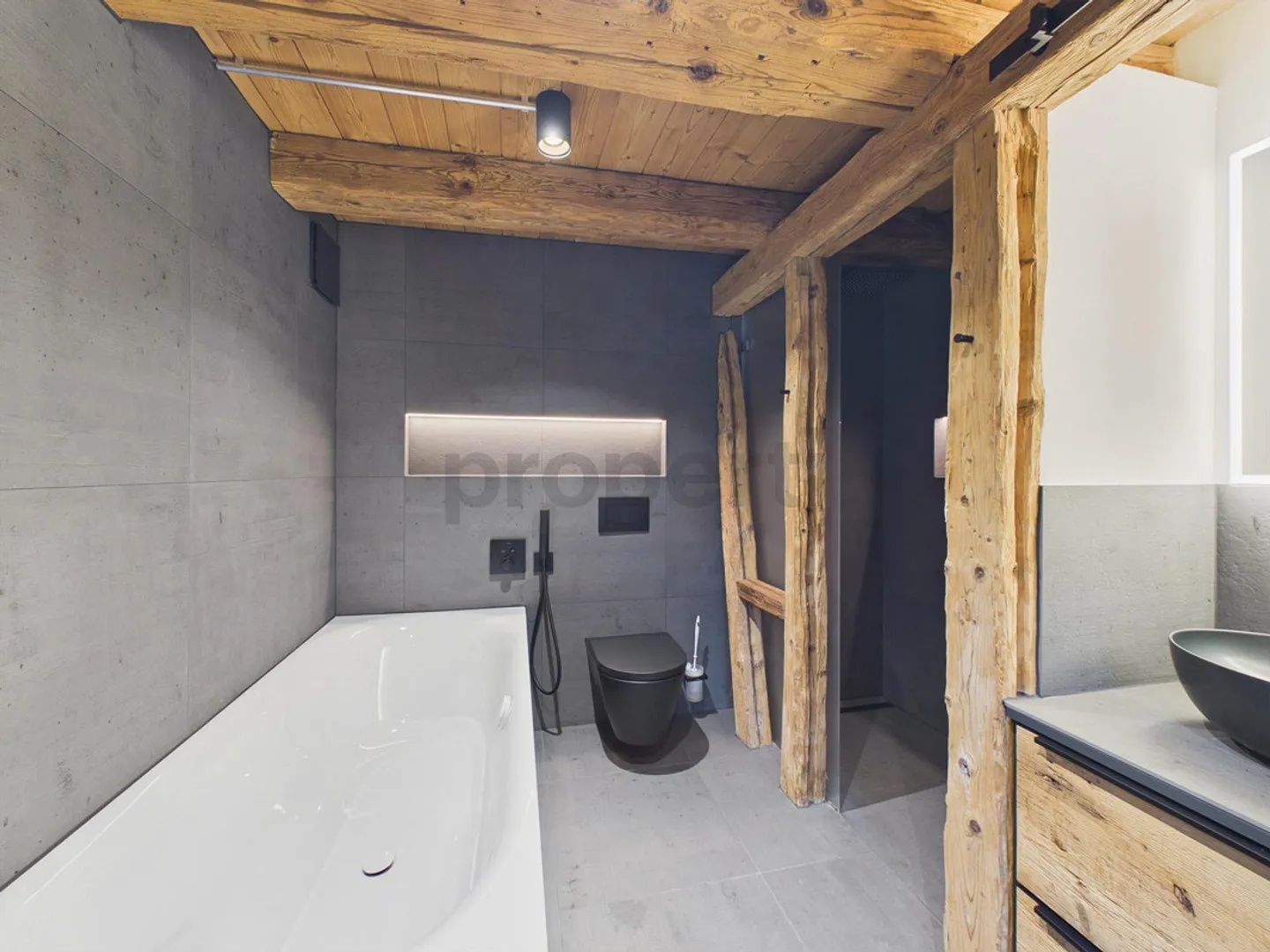 Casa a schiera angolare ristrutturata con ampia terrazza - Foto 10 di 13
