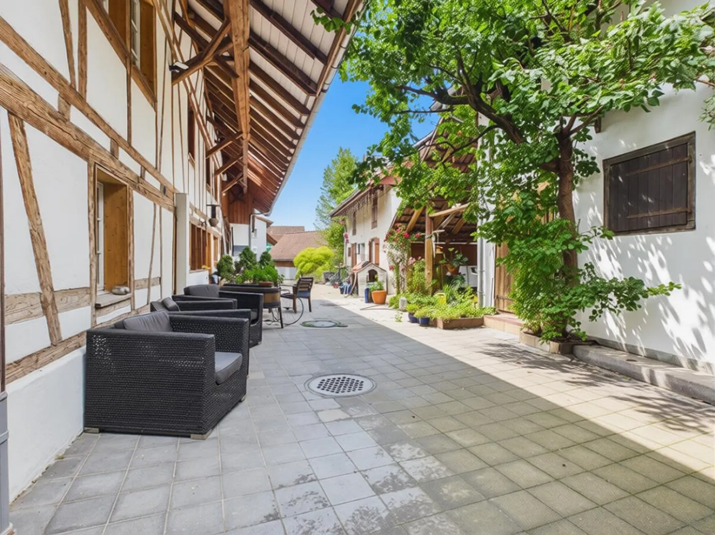 Casa a schiera angolare ristrutturata con ampia terrazza - Foto 12 di 13
