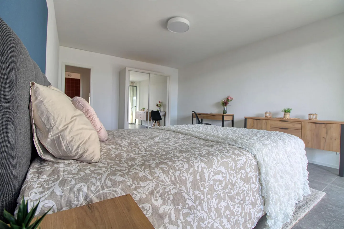 Spacious Coliving Apartment in Crissier with private Balcony - Foto 5 von 20