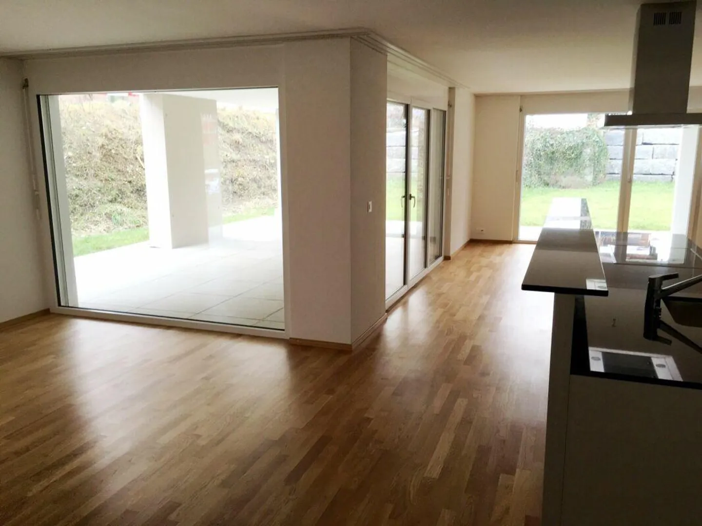 Bright 4.5 Room Apartment with Generous Balcony - Photo 1 of 8