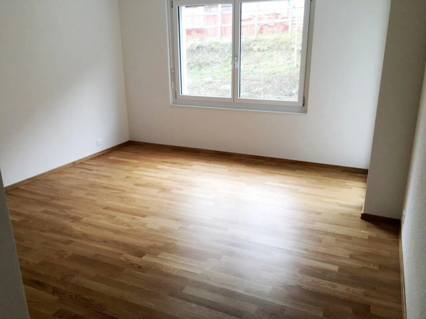 Bright 4.5 Room Apartment with Generous Balcony - Photo 3 of 8