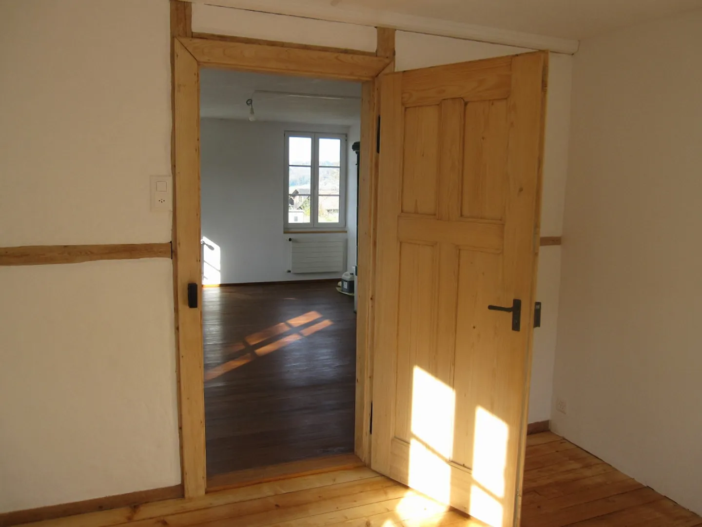 Living in a farmhouse - Photo 5 of 13