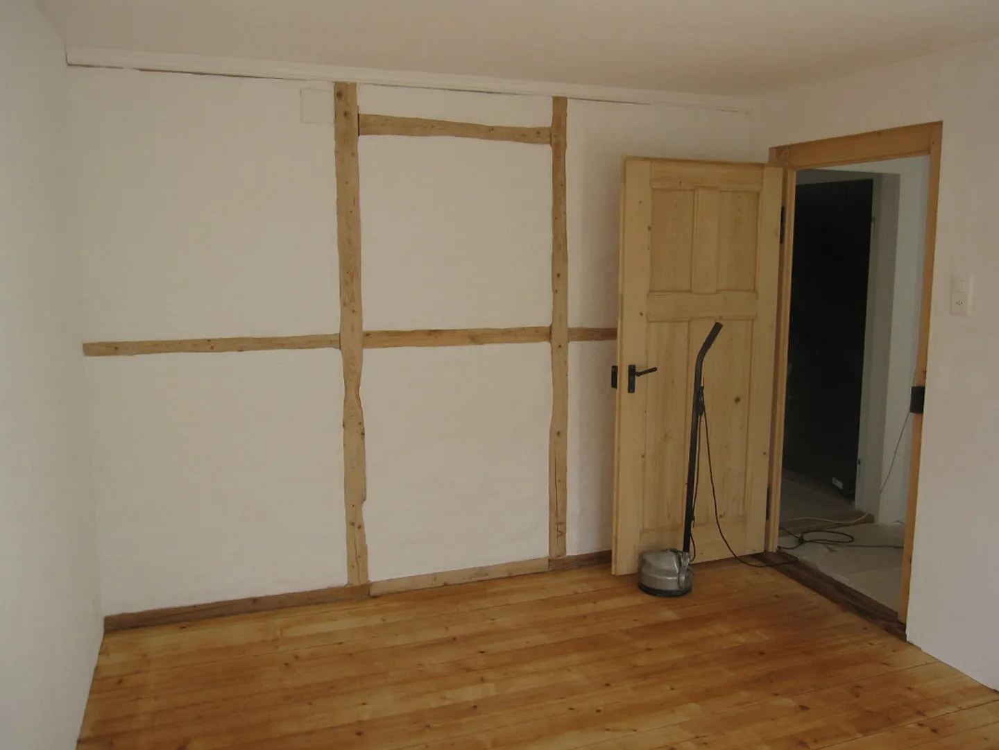 Living in a farmhouse - Photo 8 of 13