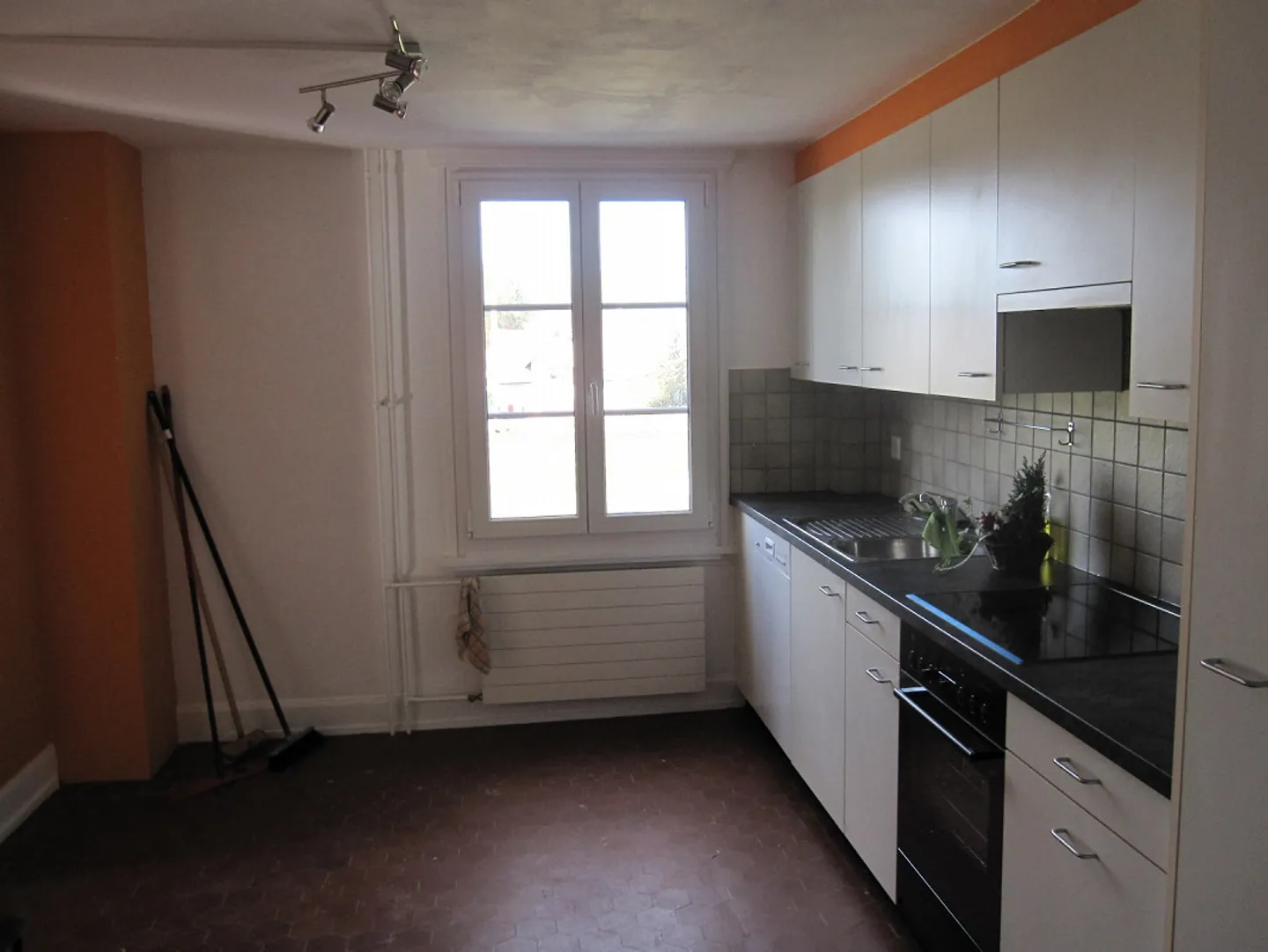 Living in a farmhouse - Photo 10 of 13