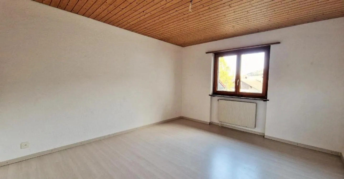 Appartement de 2.5 pièces au 2ème étage à Berlincourt à louer - Foto 3 von 7