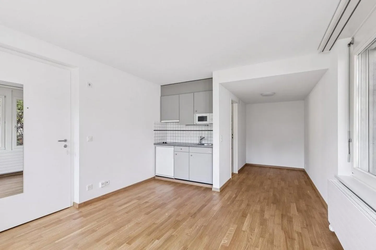 Single apartment with a view of greenery - Photo 3 of 9