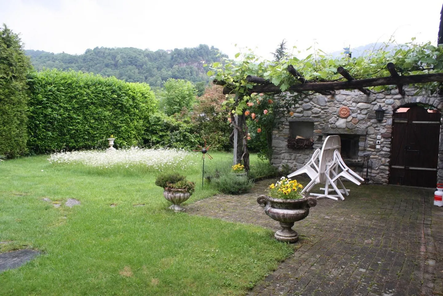 4 1/2-Room Ticino House with Beautiful Garden - Photo 27 of 40