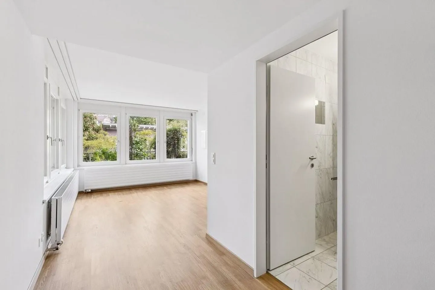 Single apartment with a view of greenery - Photo 2 of 9