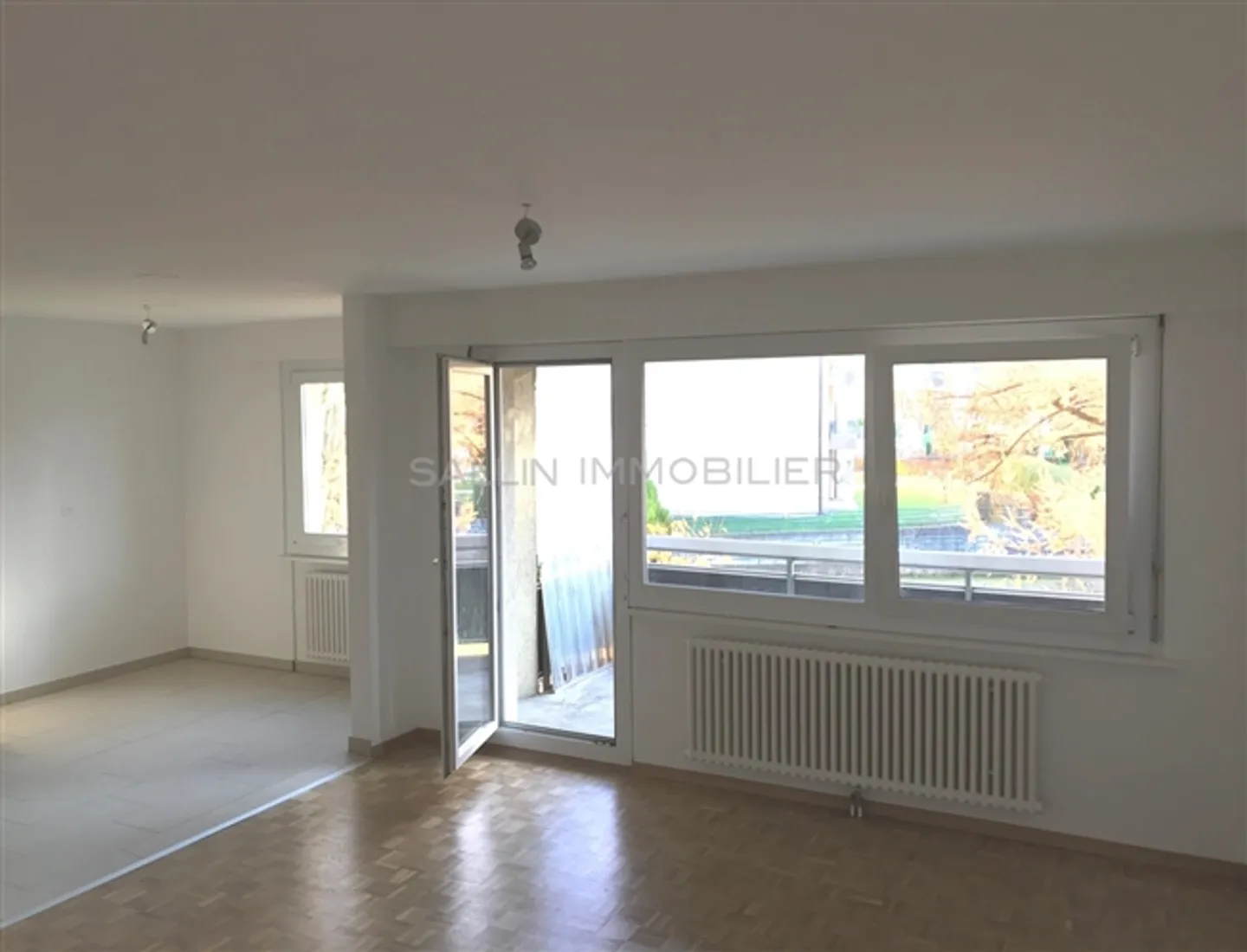 Beautiful and Spacious Apartment with 4.5 Rooms - Photo 5 of 9