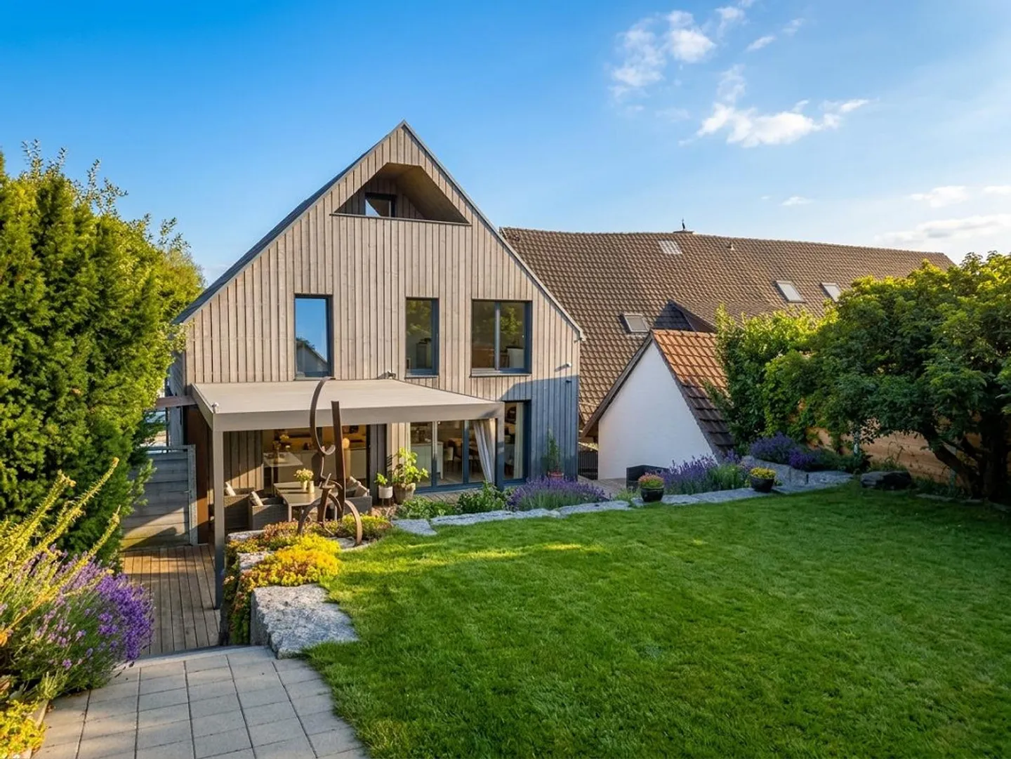 Luxus-EFH mit Pool und Gästehaus - Foto 1 von 12