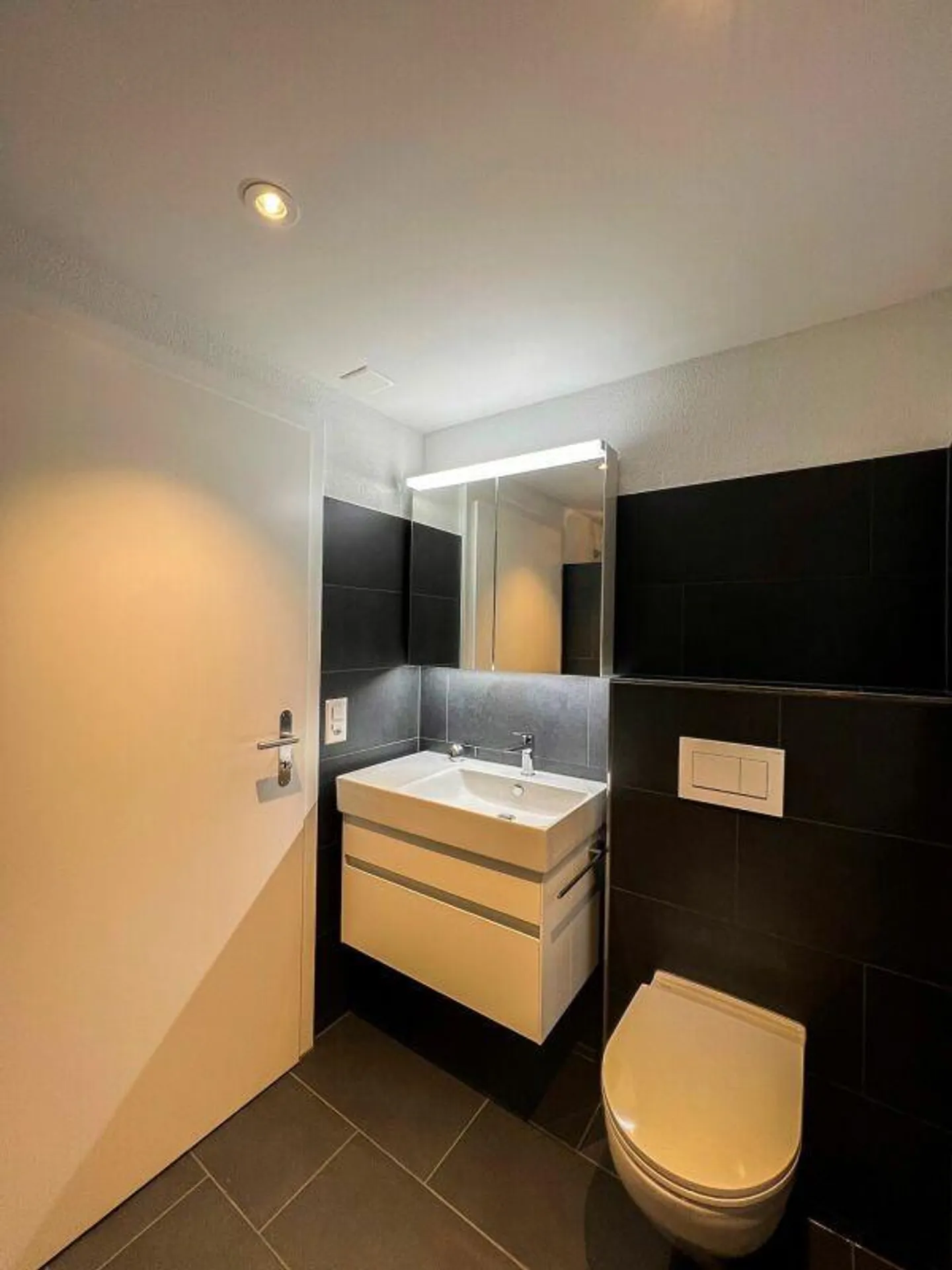 Modern and practical studio apartment in the charming 'Städtli' in Sar... - Photo 5 of 8