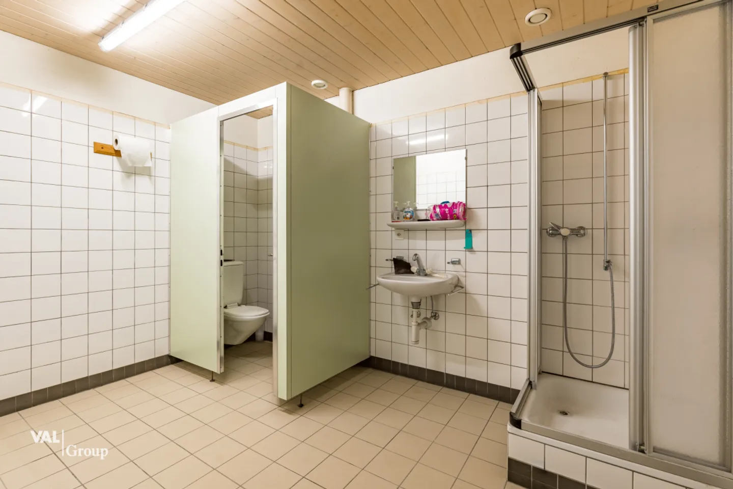 Installations de production et de stockage dans un excellent emplacement central - Photo 7 sur 10