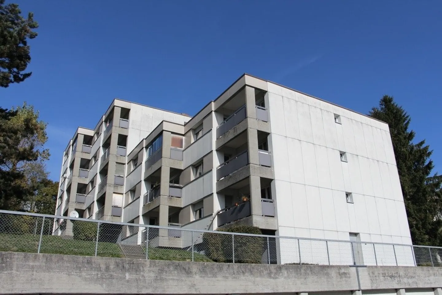 SCHÖNE 3½ ZIMMER IN EINER GRÜNEN UMGEBUNG - Foto 10 von 12