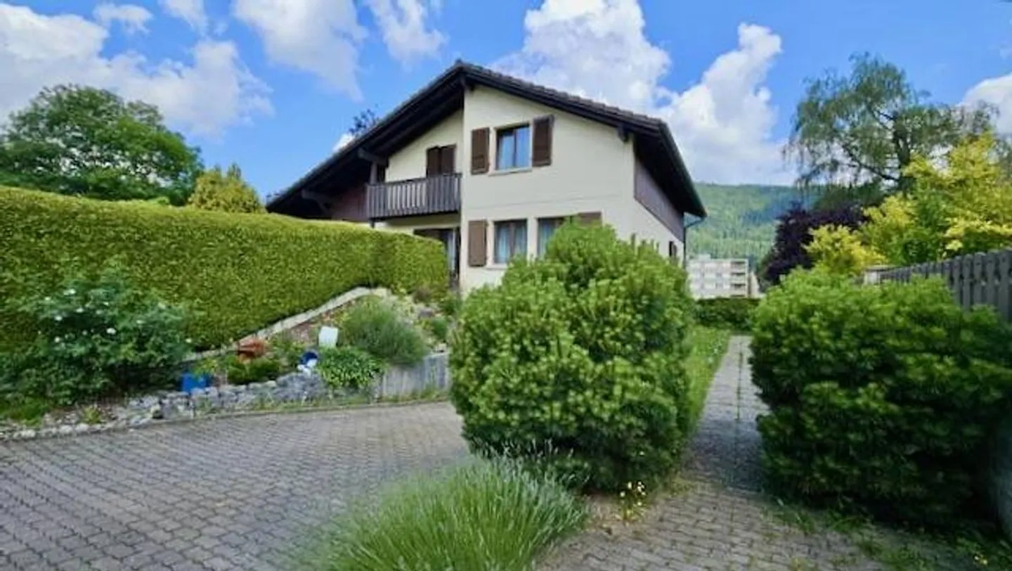 Warm house in a pleasant residential area, double garage, parking spaces - Photo 13 of 13