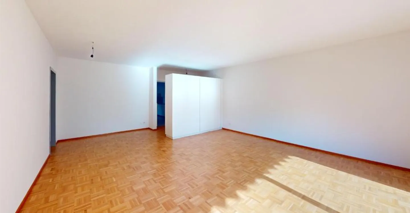 Spacious areas, double services and the possibility to install your own washing machine - Photo 2 of 8