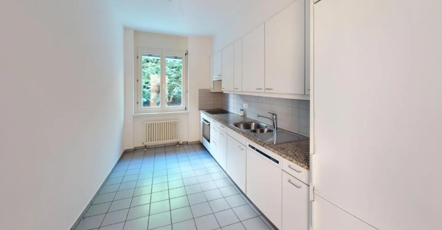 Spacious areas, double services and the possibility to install your own washing machine - Photo 5 of 8