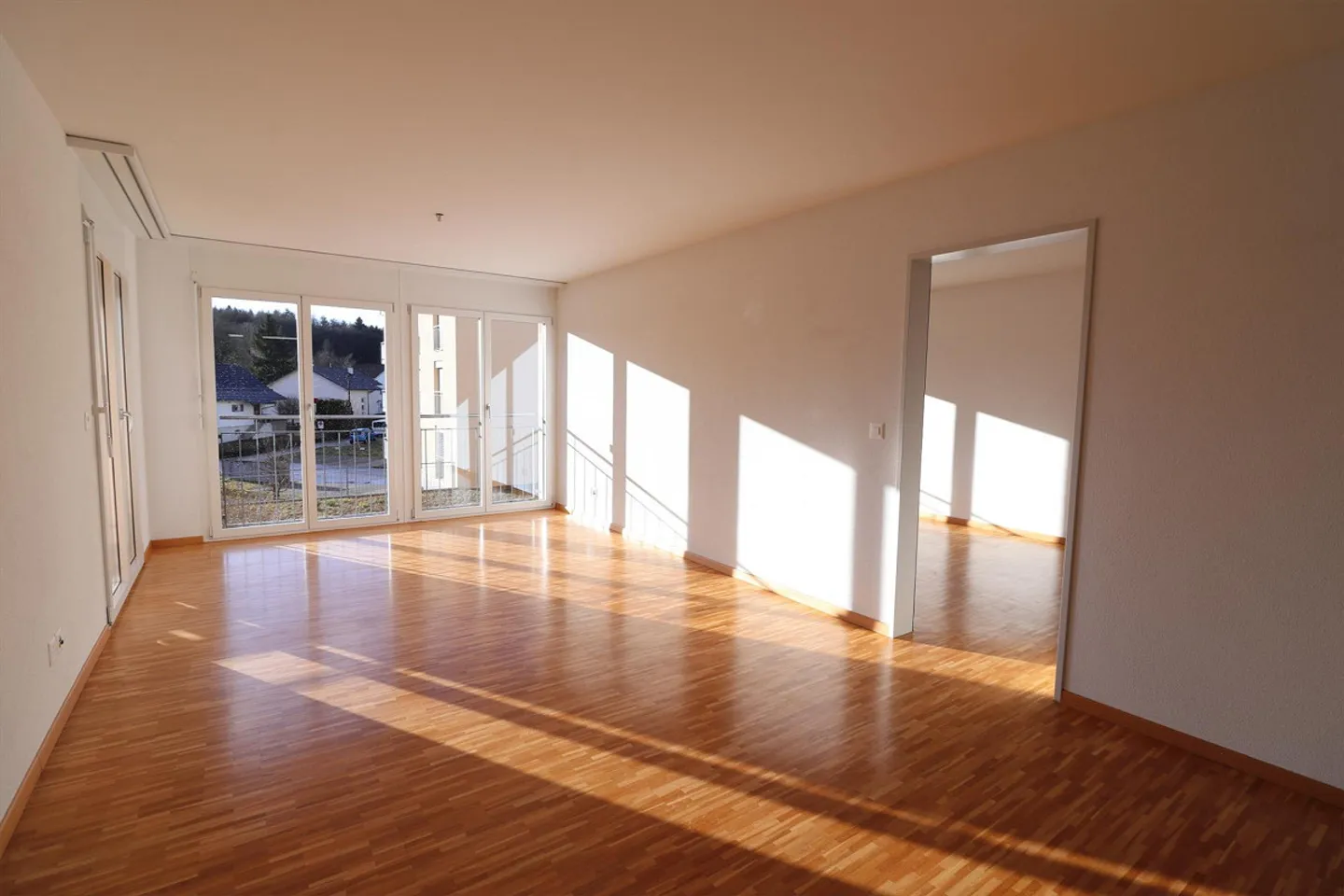 Appartamento moderno con balcone coperto - Foto 1 di 9