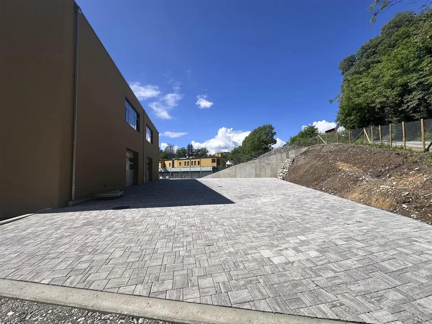 Brandneues Gewerbegebäude von 2670 m² in Vacallo - Foto 5 von 13