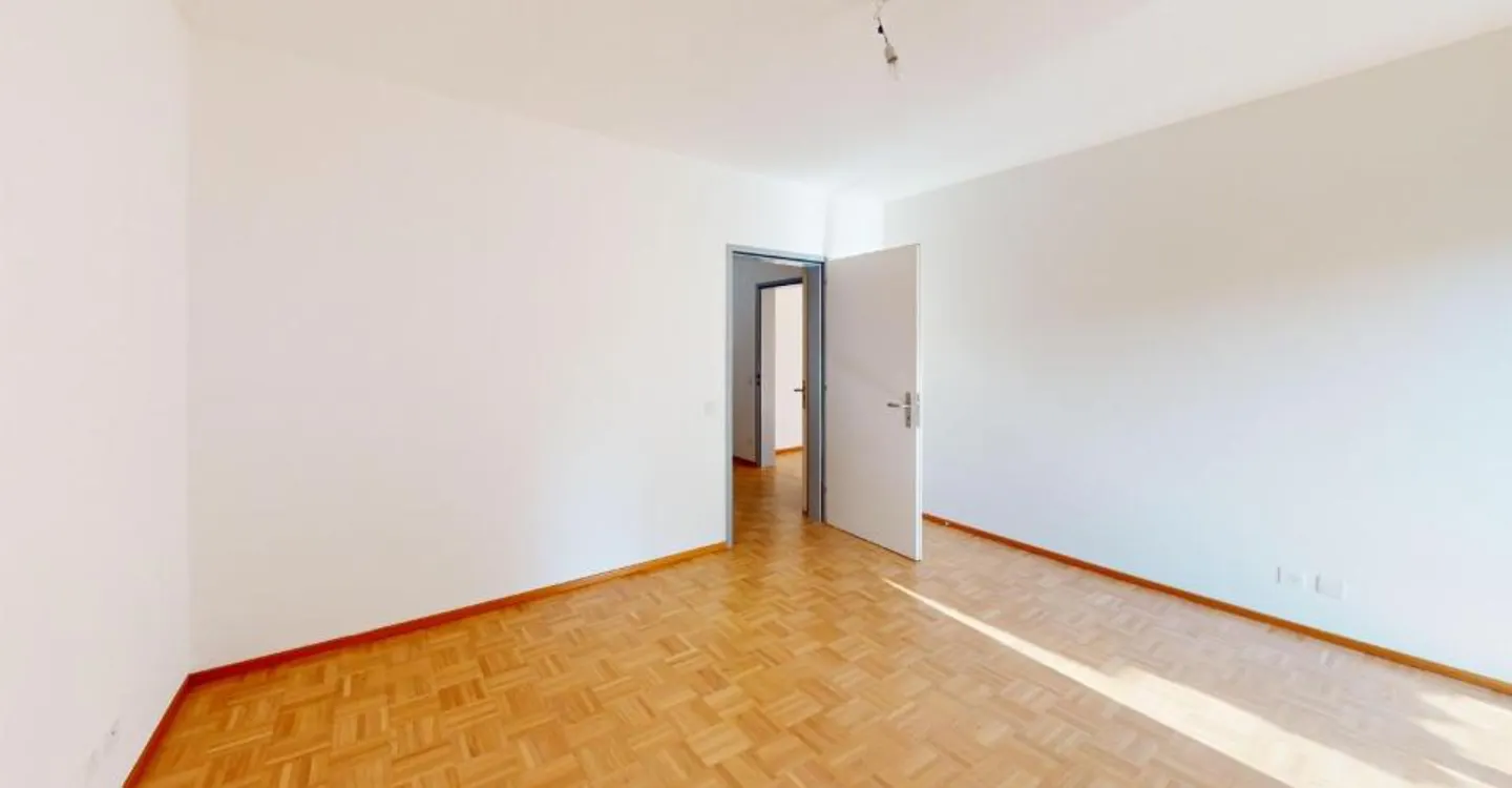 Spacious areas, double services and the possibility to install your own washing machine - Photo 6 of 8