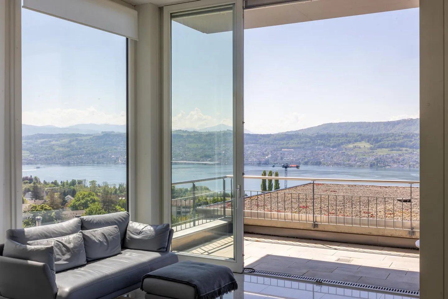 5½-Room Terrace House with Lake and Mountain Panorama - Photo 2 of 4