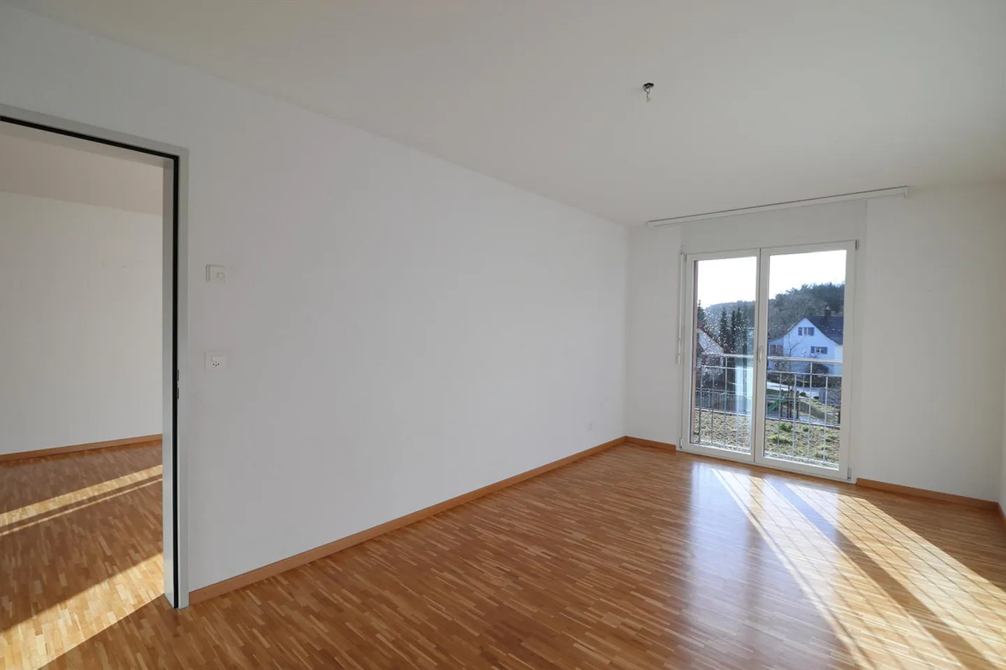 Appartamento moderno con balcone coperto - Foto 6 di 9