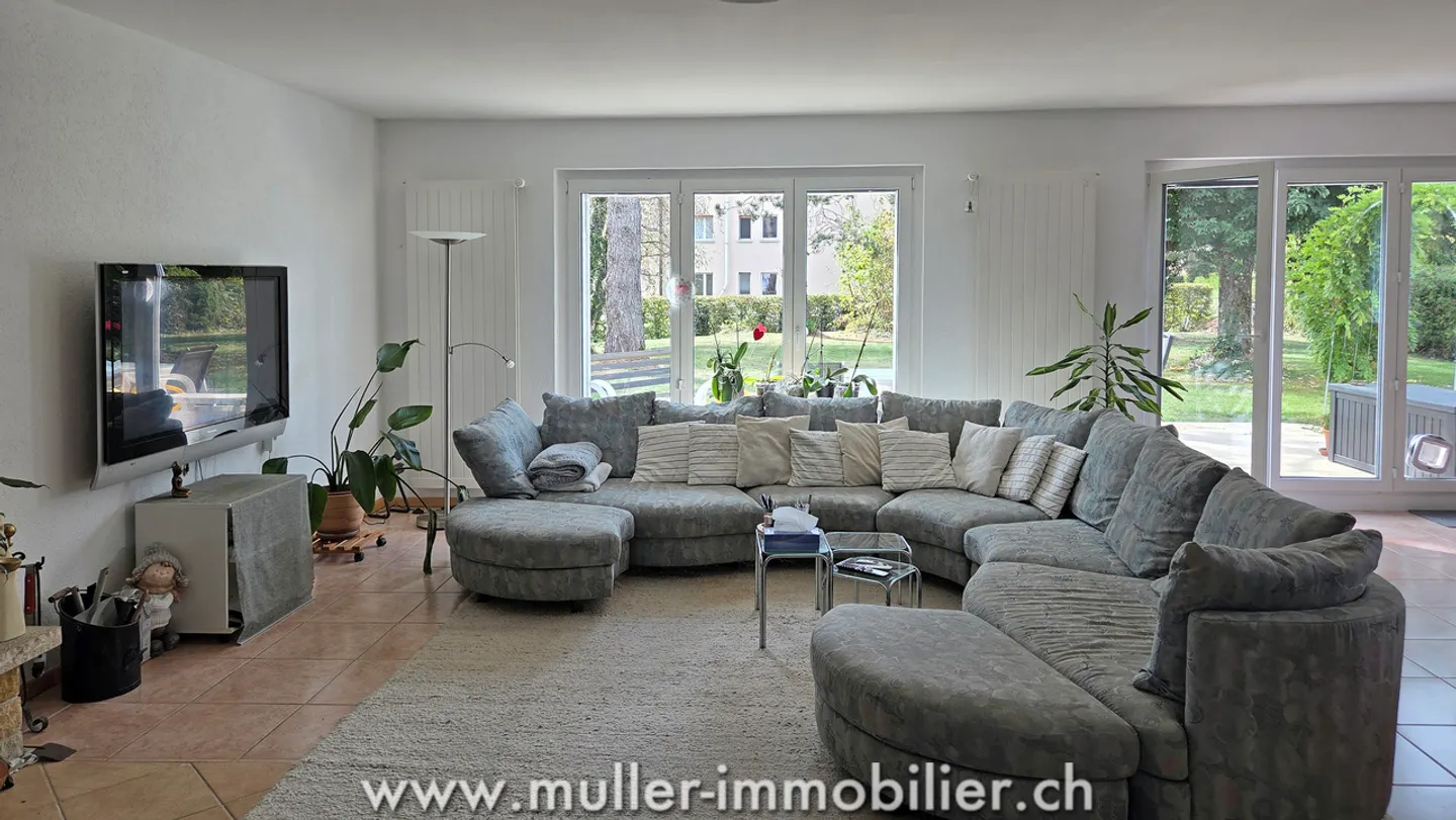 Stunning Villa with 3 Apartments - Photo 5 of 13