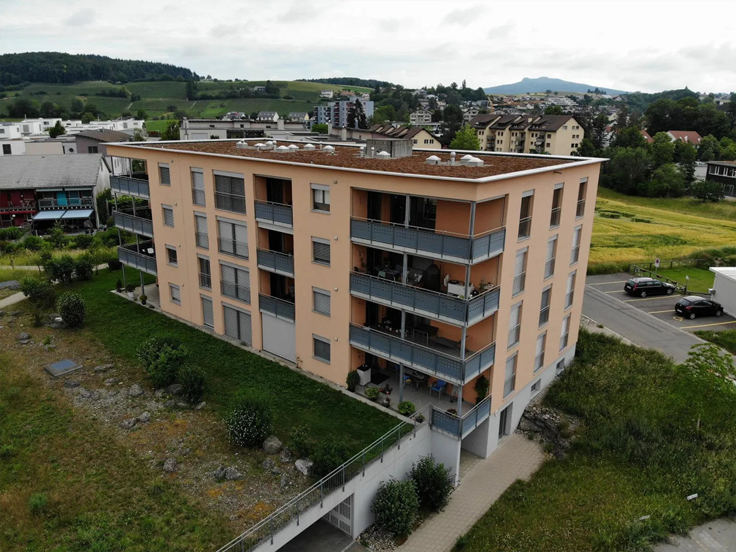 Appartamento moderno con balcone coperto - Foto 9 di 9