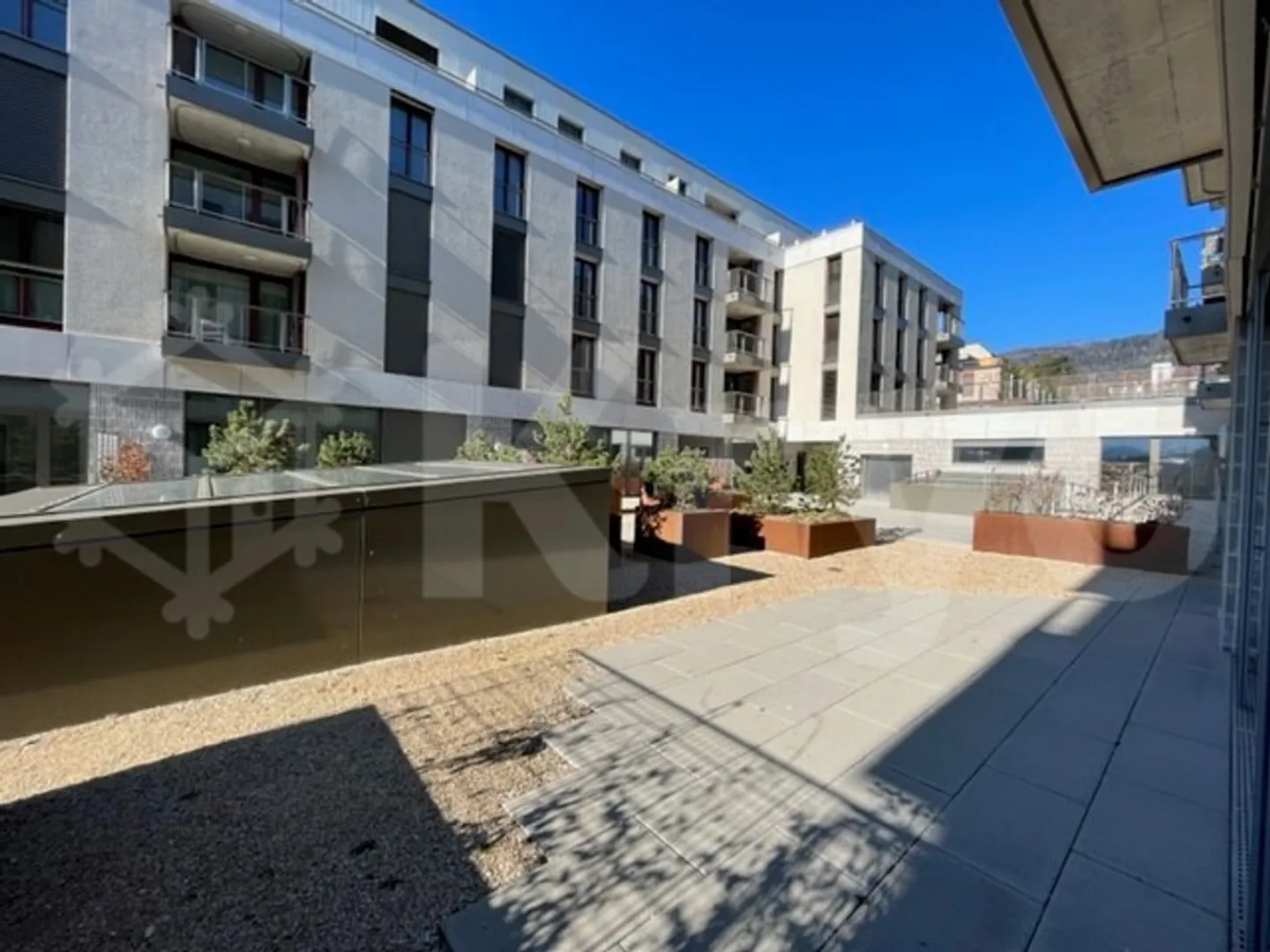 BEL APPARTEMENT DE 3.5 PIECES DE 92 M2 AVEC TERRASSE - Photo 3 sur 8